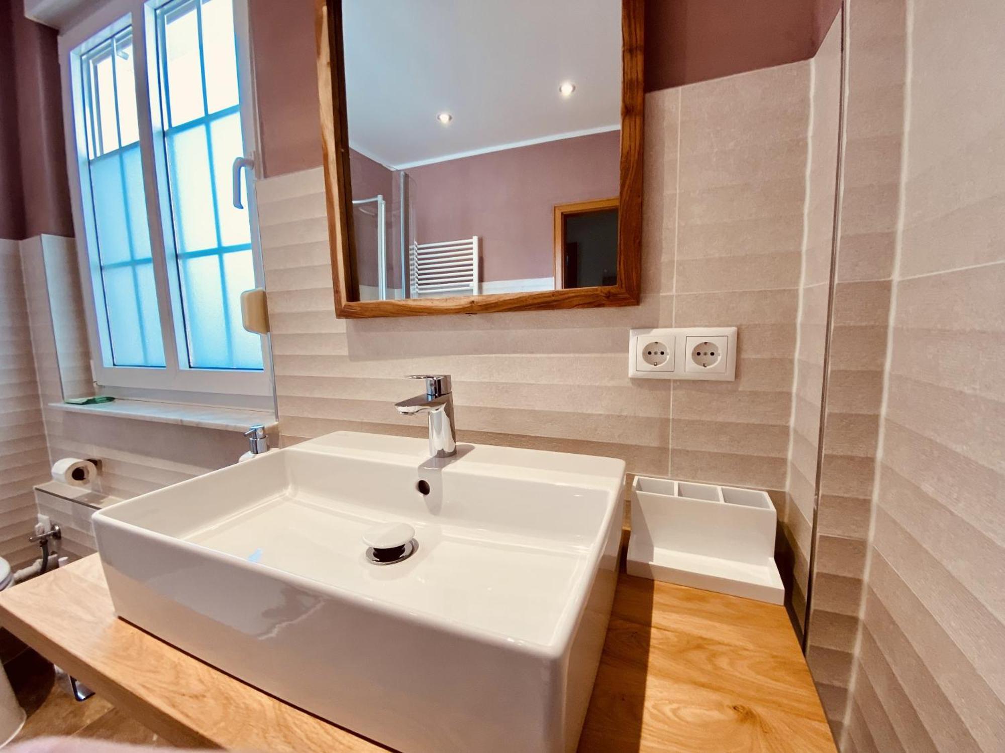 Casa Rehse I Stilvolles Apartment I 24H-Self-Check-In I Kostenlos Parken & Wlan I 55-Zoll-Smart&Kabel-Tv I Oepnv แอร์ฟวร์ท ภายนอก รูปภาพ